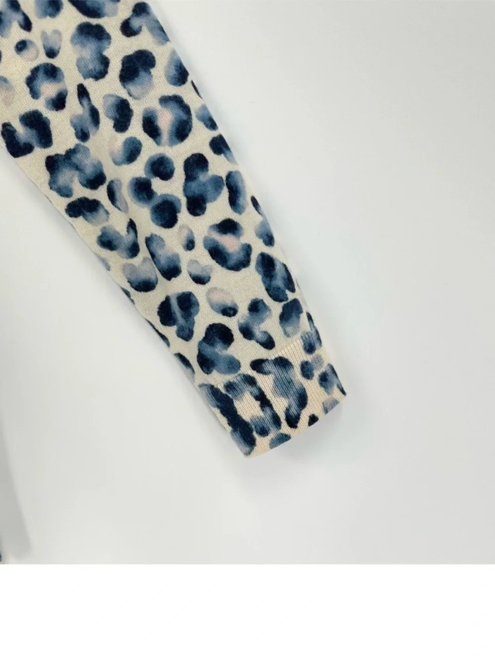 Tory Burch 100% Merino Wool Floral Leopard Print V-Neck Cardigan Sweater,Size XS